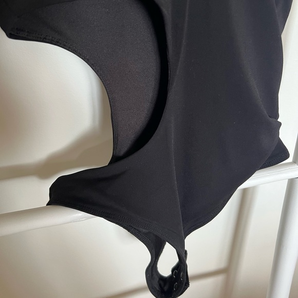 Dynamite asymmetrical one sleeve bodysuit - Picture 6 of 7